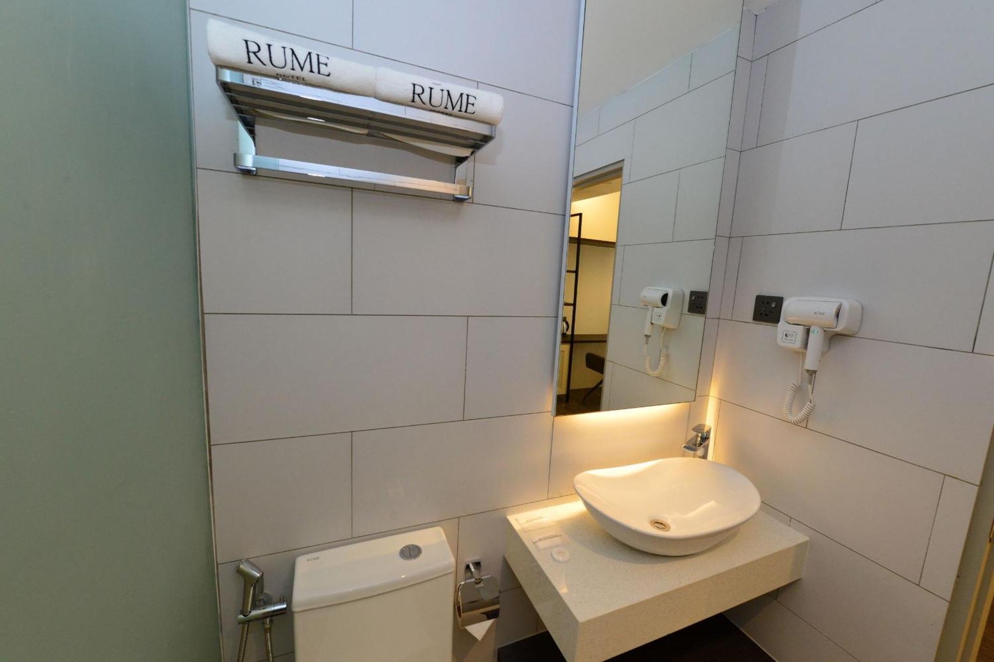 Rume Hotel Кучінг Екстер'єр фото